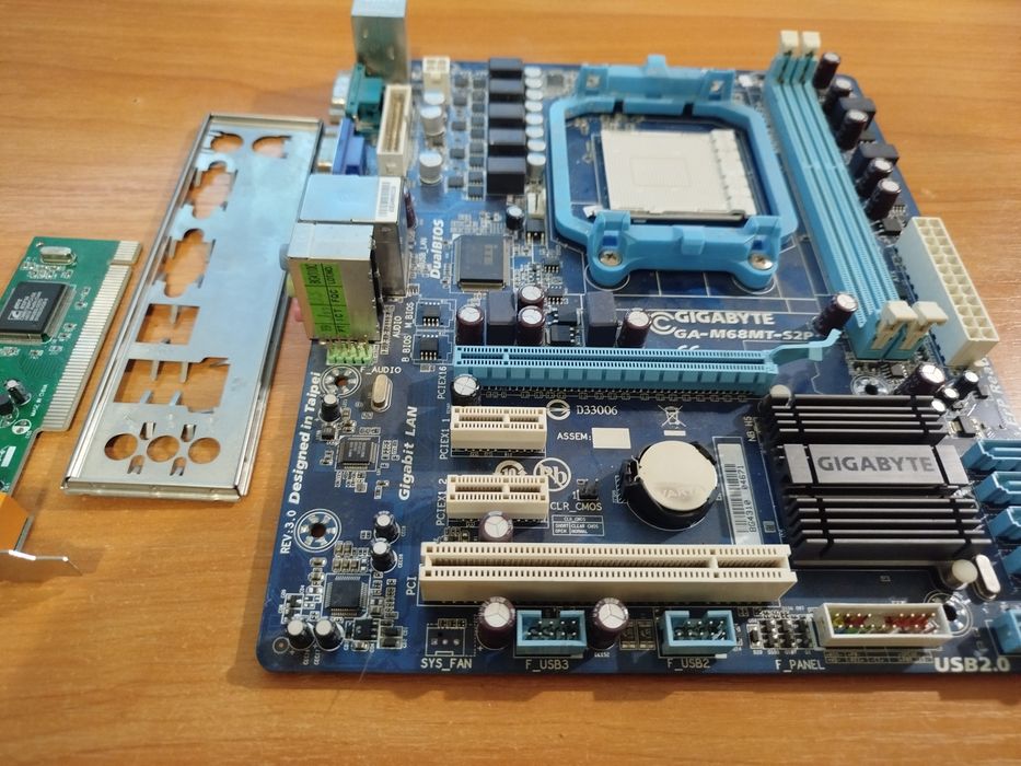 Материнская плата Gigabyte GA-M68MT-S2P