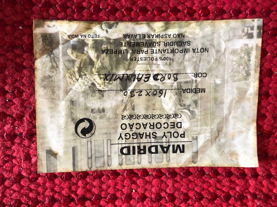 Vendo tapete Shaggy tons vermelhos