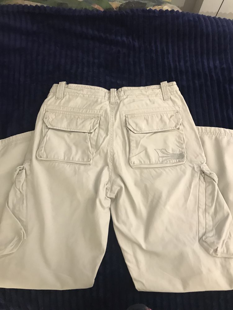 Białe bawełniane męskie spodnie na guzik Diverse 32