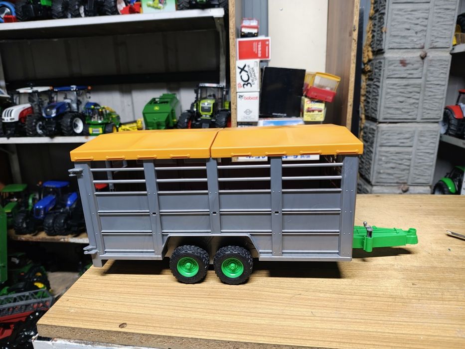 Bruder przyczepa do przewozu zwierząt