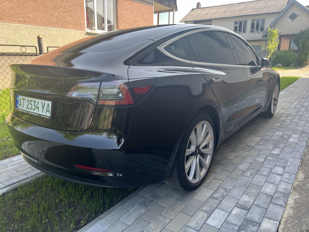Telsa model 3 mid range CCS2