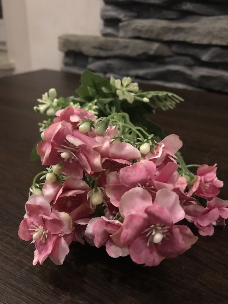 Bukiet sztucznych kwiatow 48tknkw