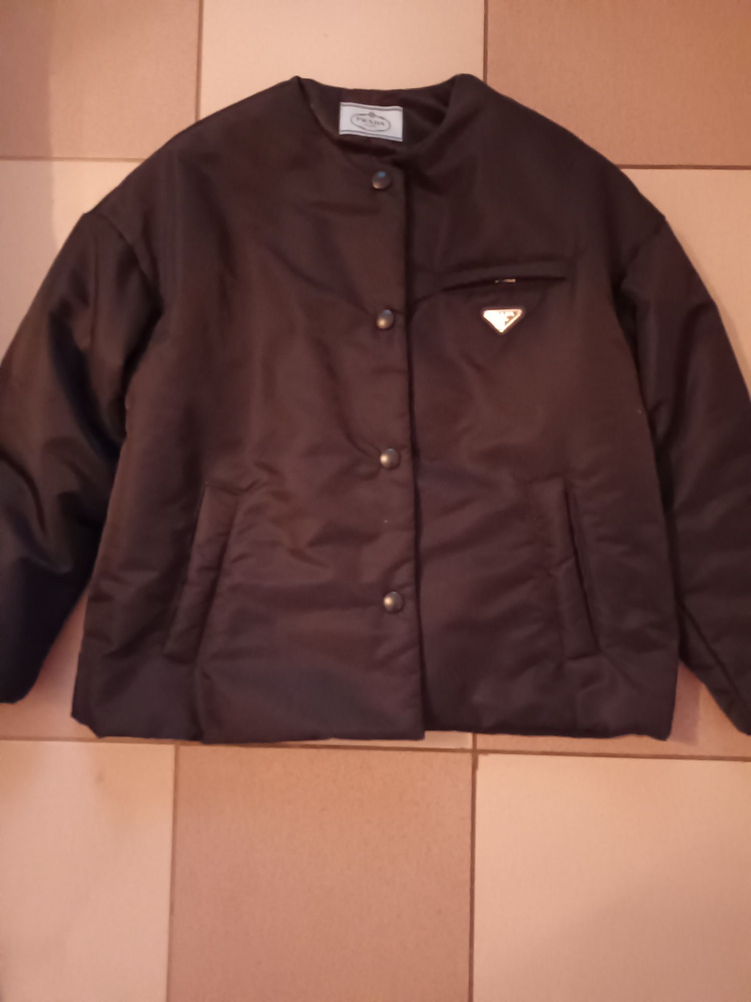 Продам бомбер PRADA