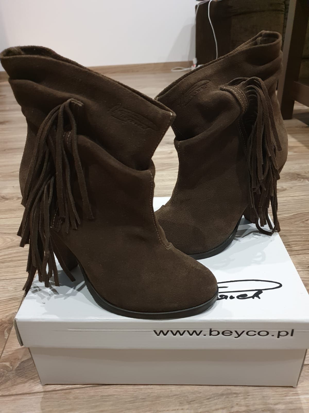 NOWE Botki Beyco Pisarek brązowe z frędzlami, kultowy model! 37