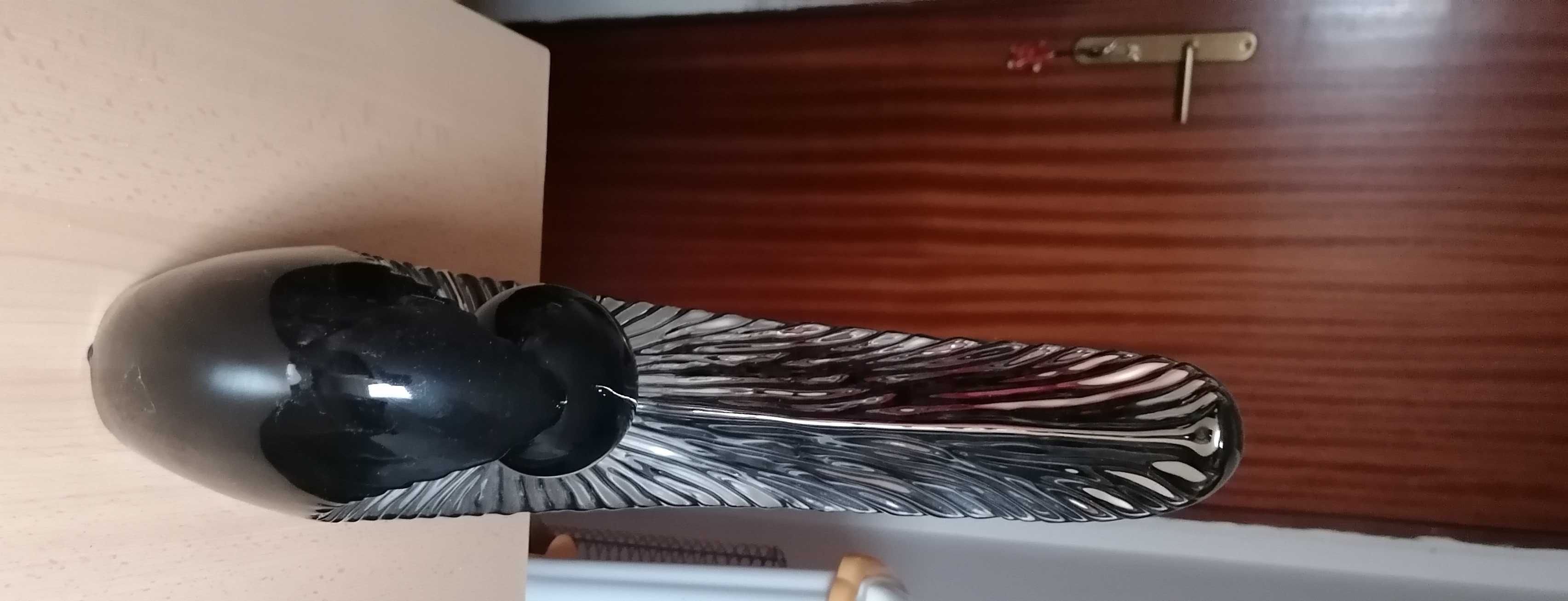 Peça decorativa preta e prateada