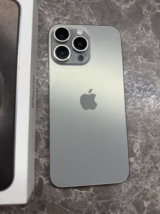 iPhone 15 pro max 256 titanium