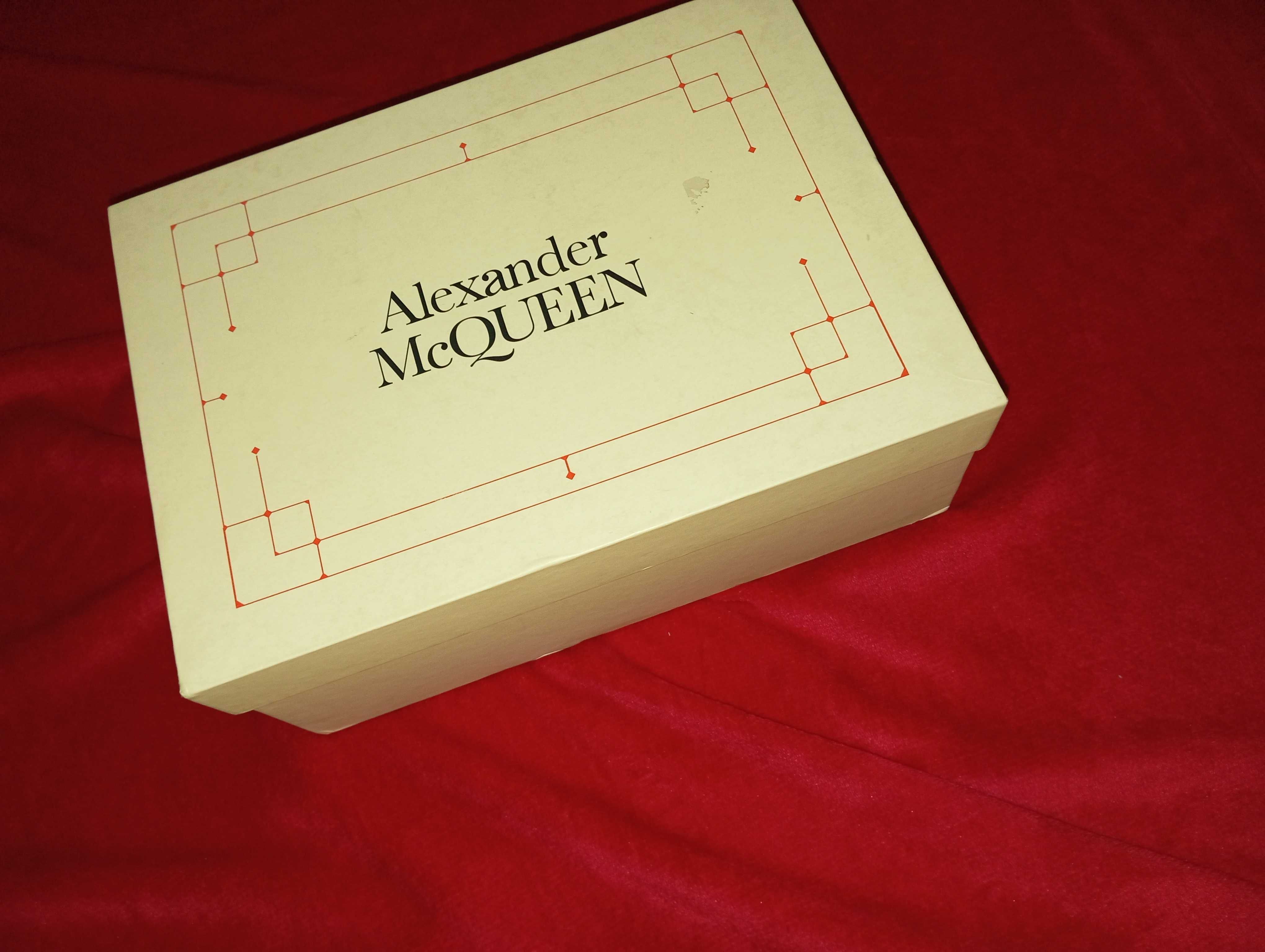 Tênis Alexander McQueen semi-novo