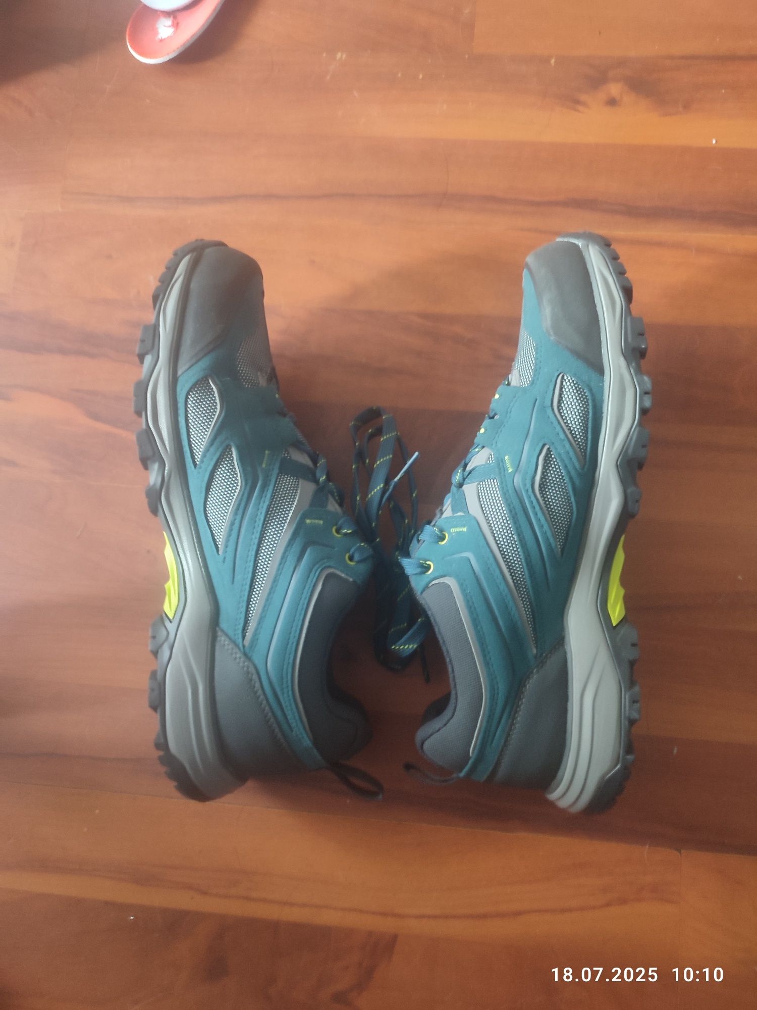 Sprzedam buty terenowe quechua nowe rozmiar 43rozmiar