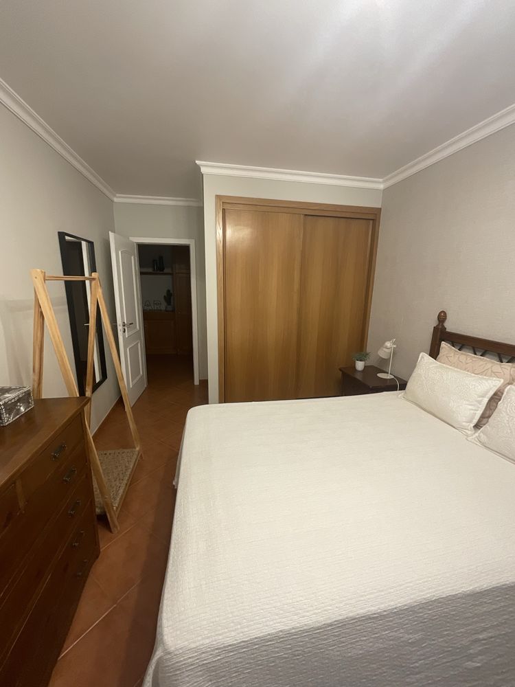 Apartamento T1 com piscina e garagem para arrendamento mensal