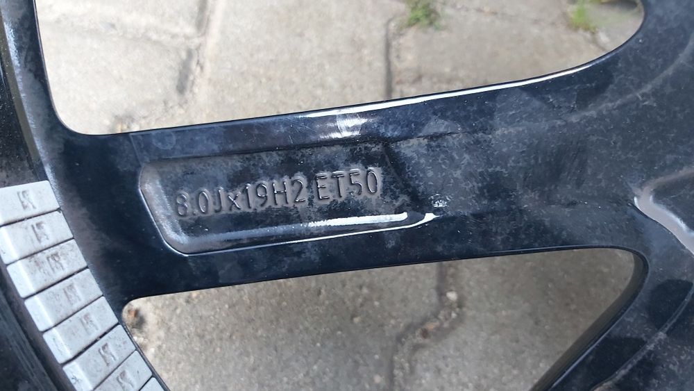 Koło  VW Golf 7 GTI R19  235/35R19 Pirelli P Zero
