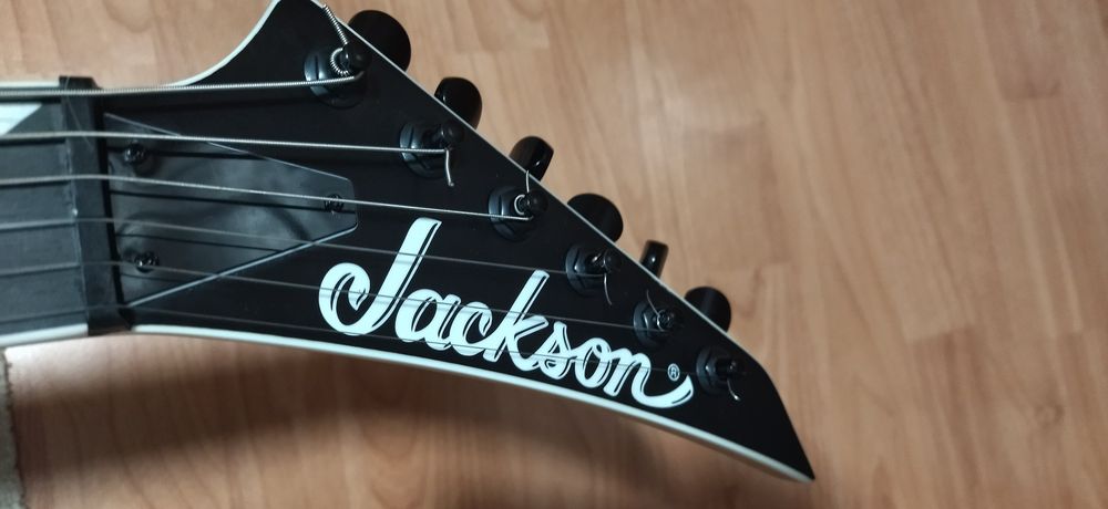 Guitarra Jackson JS32T Kelly com locking tuners