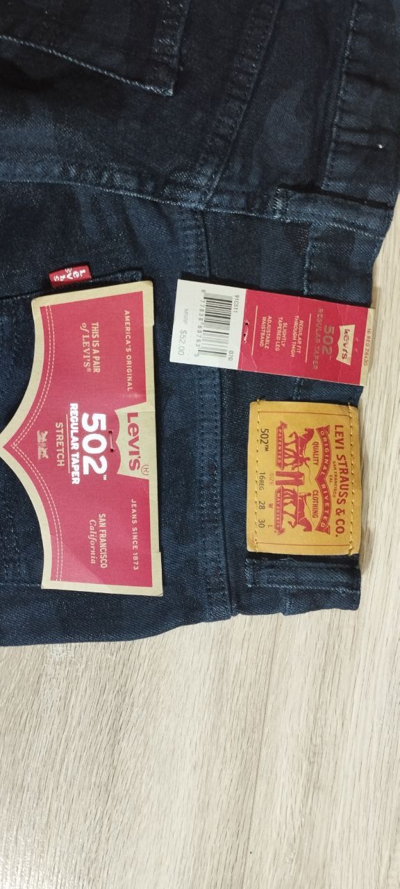 Нові джинси Levi's