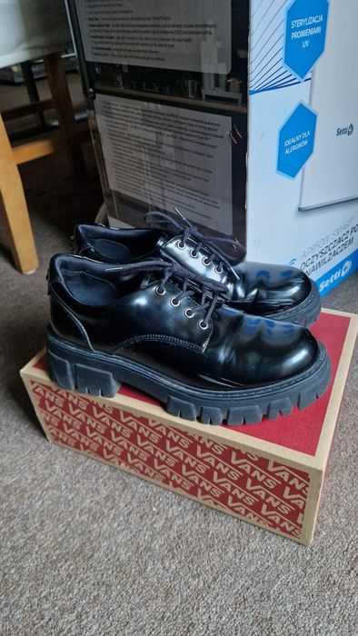 półbuty ze skóry ekologicznej