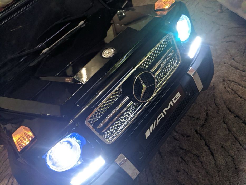 Дитячий електромобіль