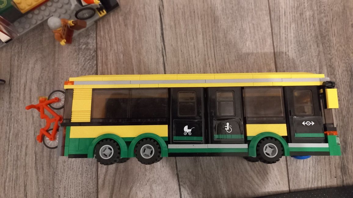 Lego autobus, przystanek autobusowy 60154