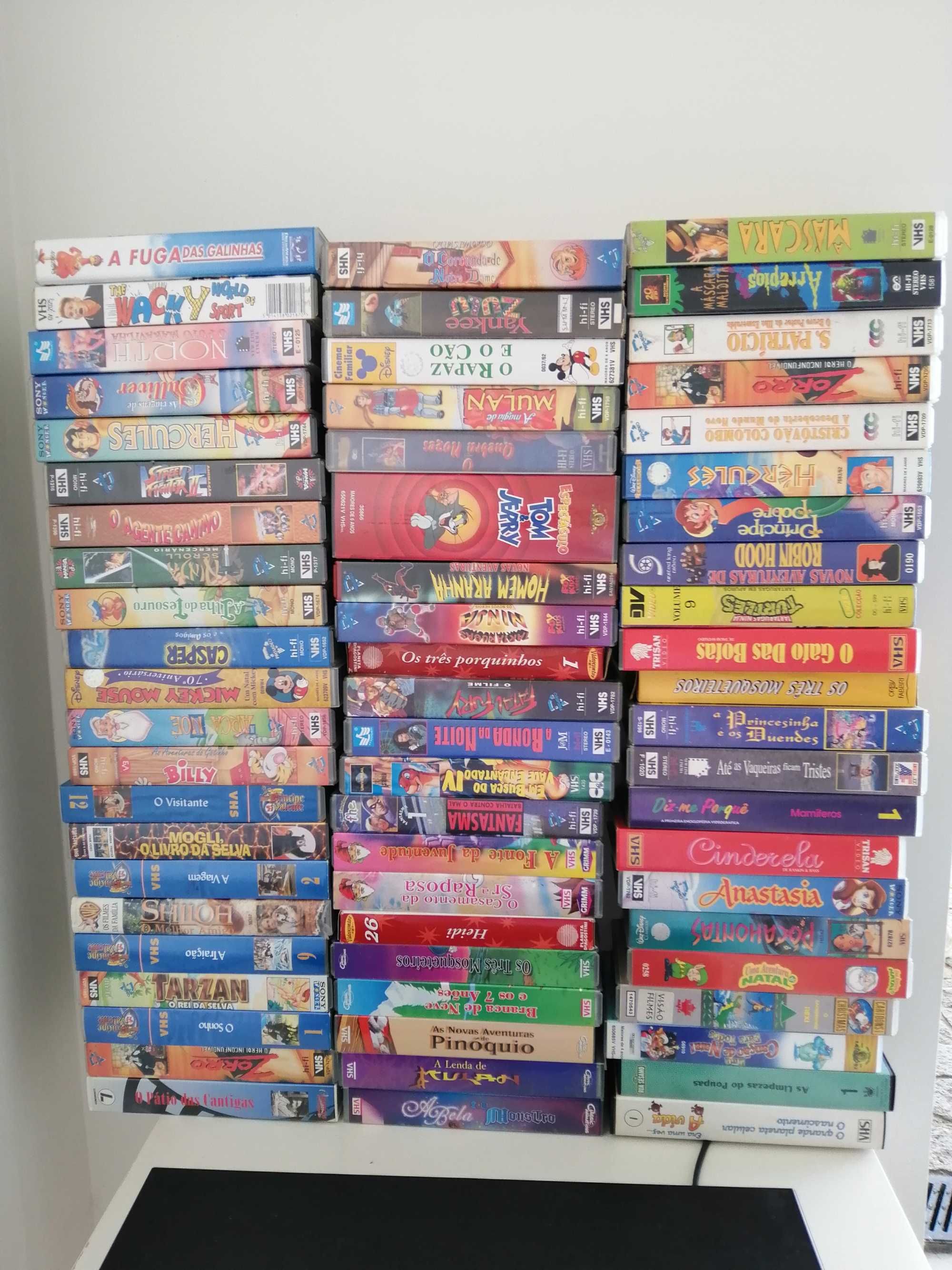 Leitor VHS + coleção de filmes