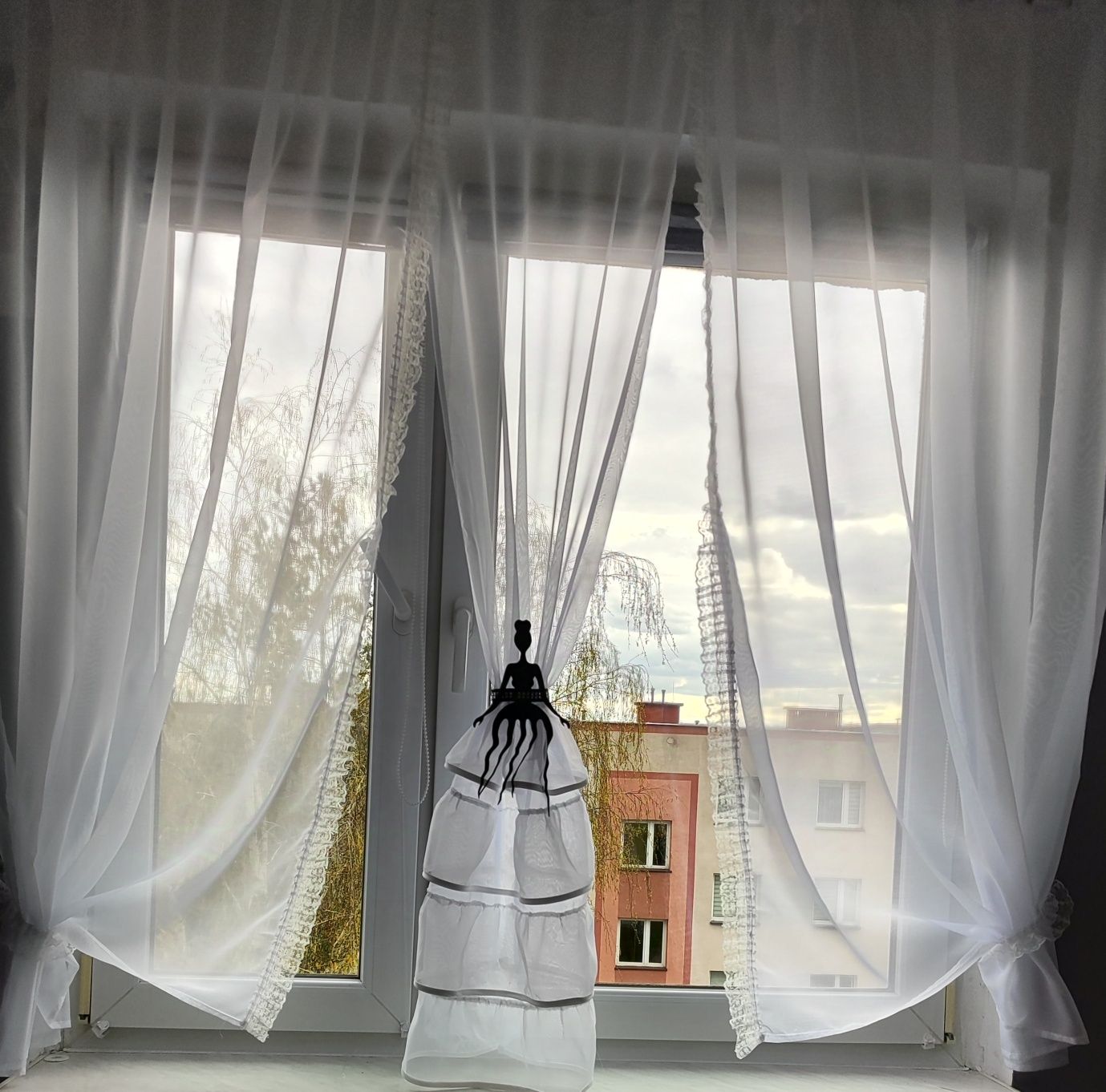 Komplet firanek + panel z falbankami i upięciem panienki i
