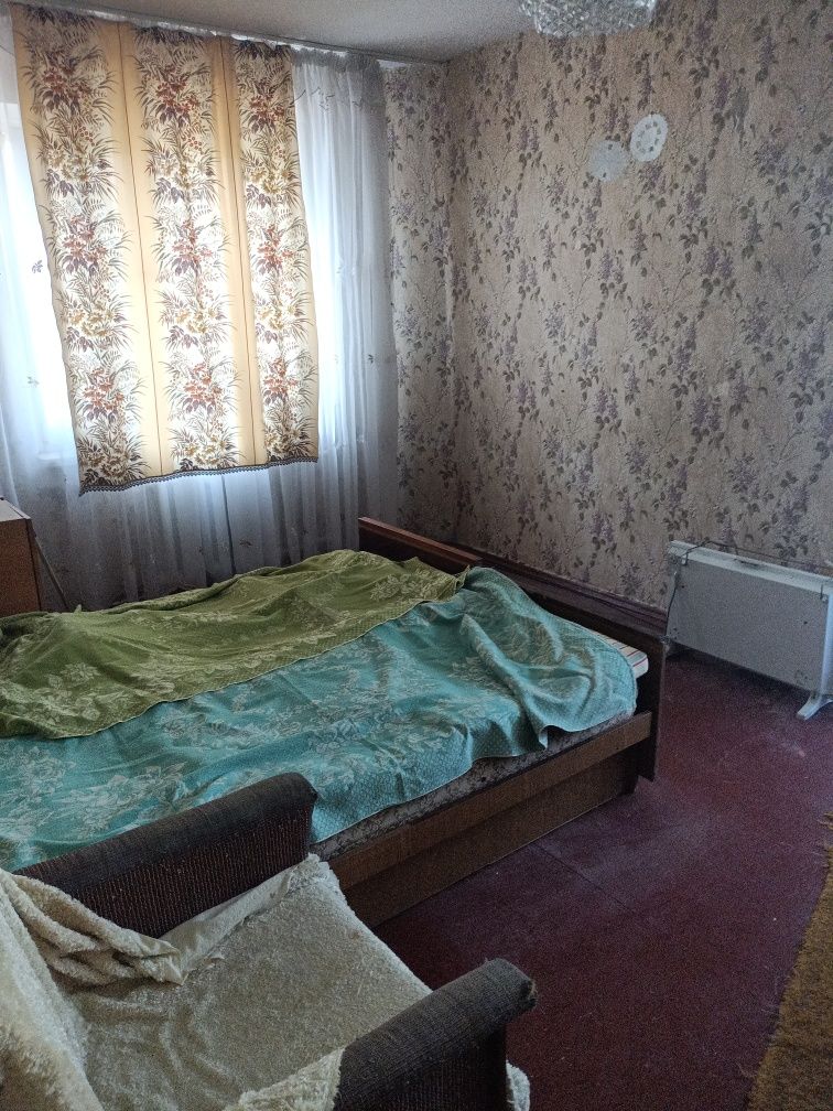 Продам квартиру 2-х кімнатну вул.Лавреньова 4/9, 50м2