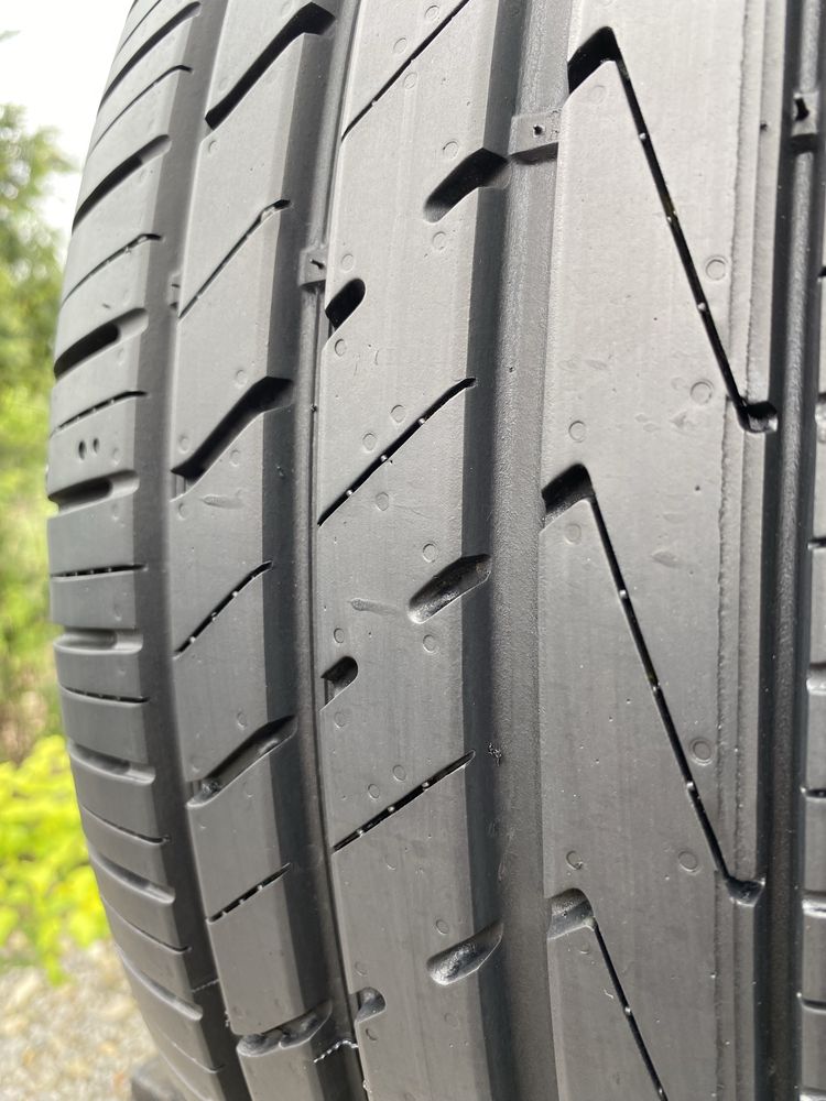 235/50/19 Sprzedam pare opon Hankook