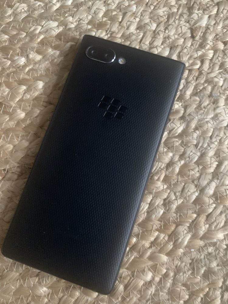 BlackBerry key2 model BBF 100-1