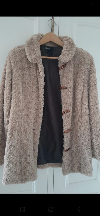 Casaco pelo fofinho e leve, M