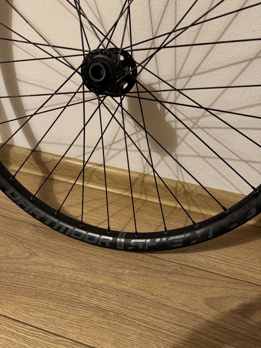 Komplet kół Dartmoor Reel pro Shield 26 Dirt 100x15 135x10