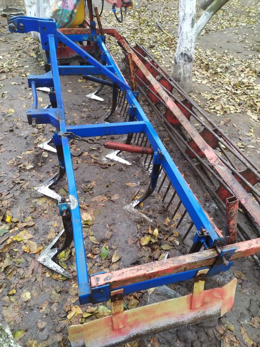 Продам навісний культиватор.