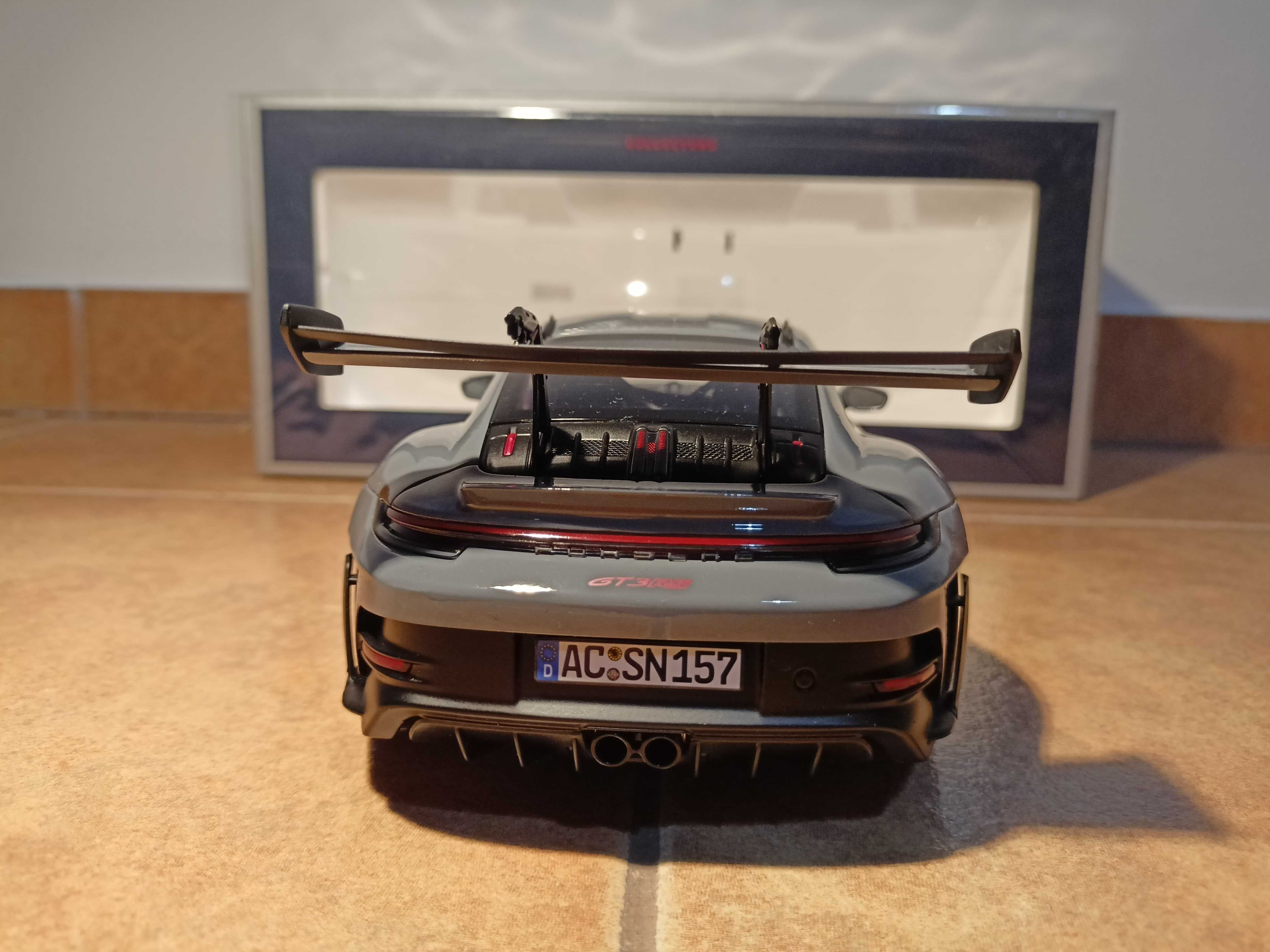 Porsche 911 GT3 RS 2022 model w skali 1:18 Norev/otwierane elementy
