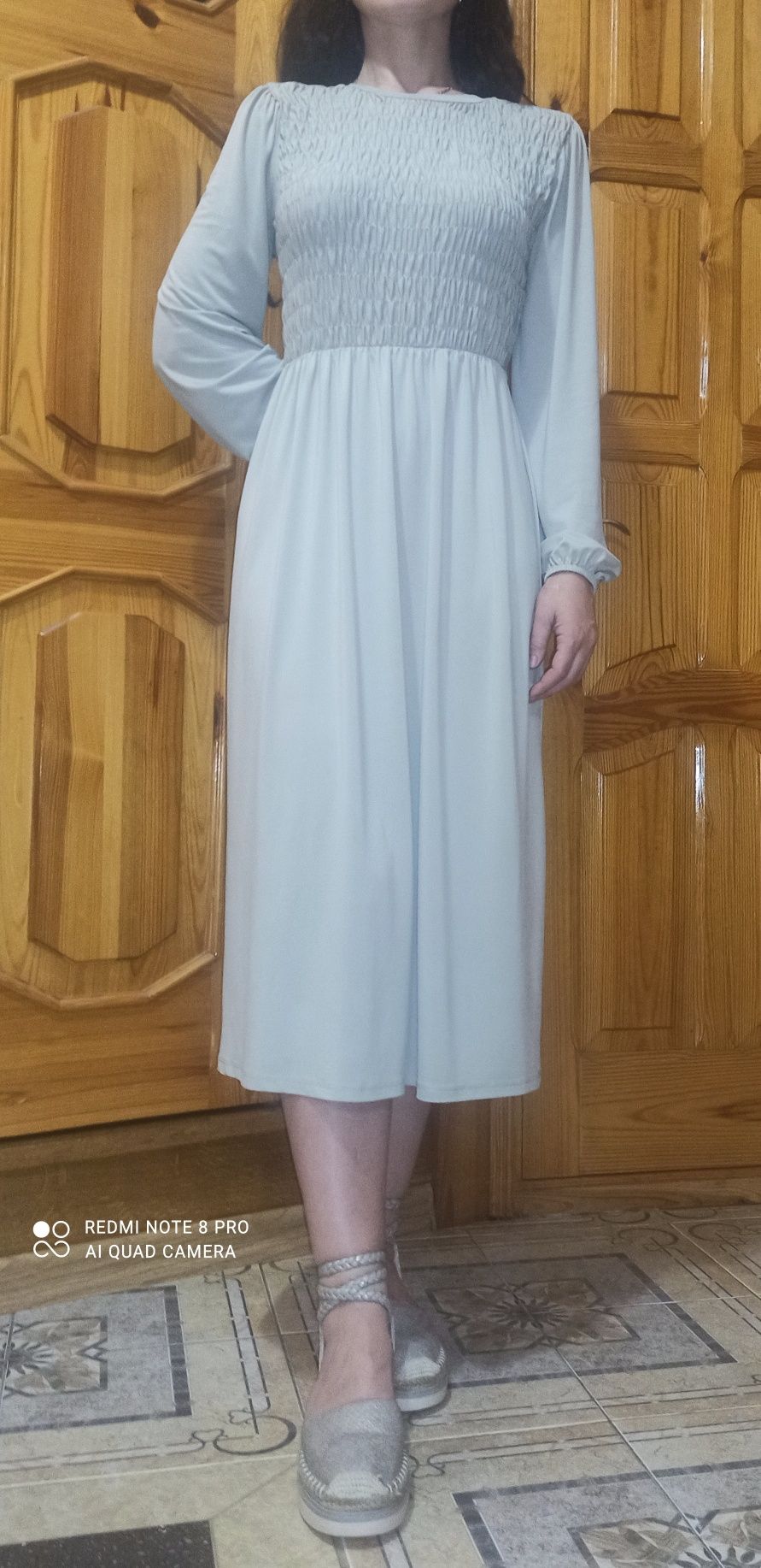 Платье  бежевое Zara