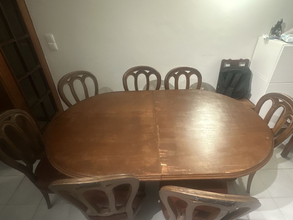 Mesa  extensivel com 8 cadeiras