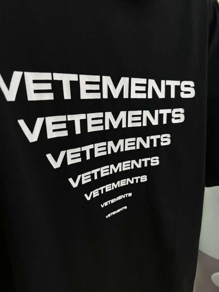 Футболка Vetements Pyramid Logo Black