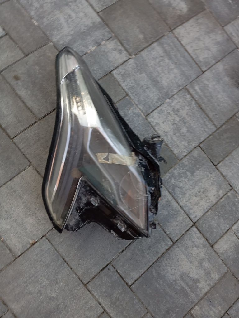 Reflektor lampa przód prawa Cadillac XTS Oryginał