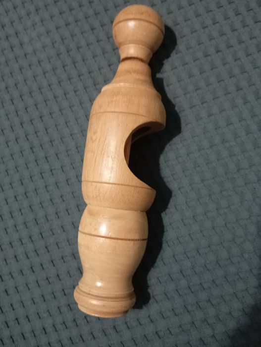 Engarrafador vintage de madeira.