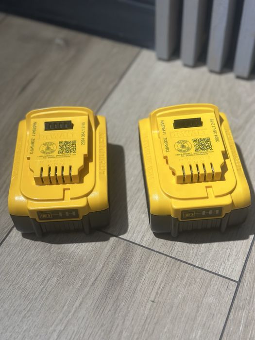 Акумулятор Dewalt DCB205 оригінальний новий