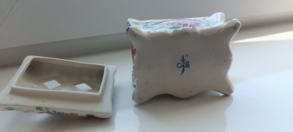 Szkatułka, puzderko porcelanowe