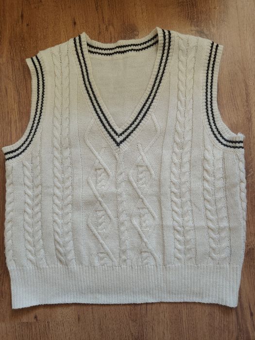 Безкоштовно в'язана жилетка