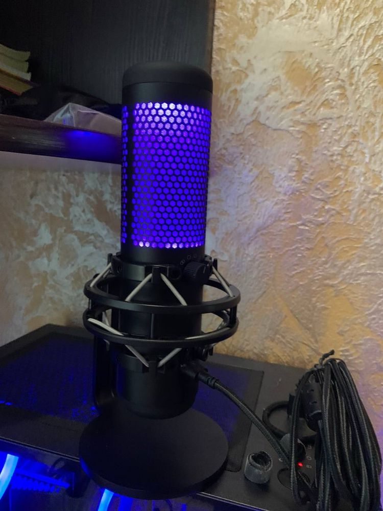 Продам микрофон HyperX QuatCast S