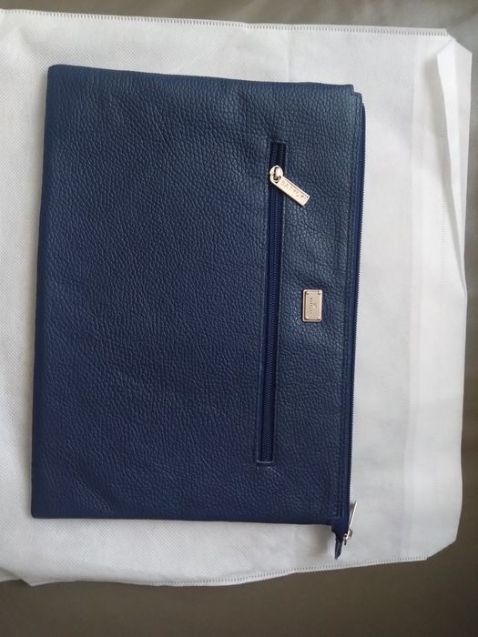 Granatowe etui na tablet Batycki