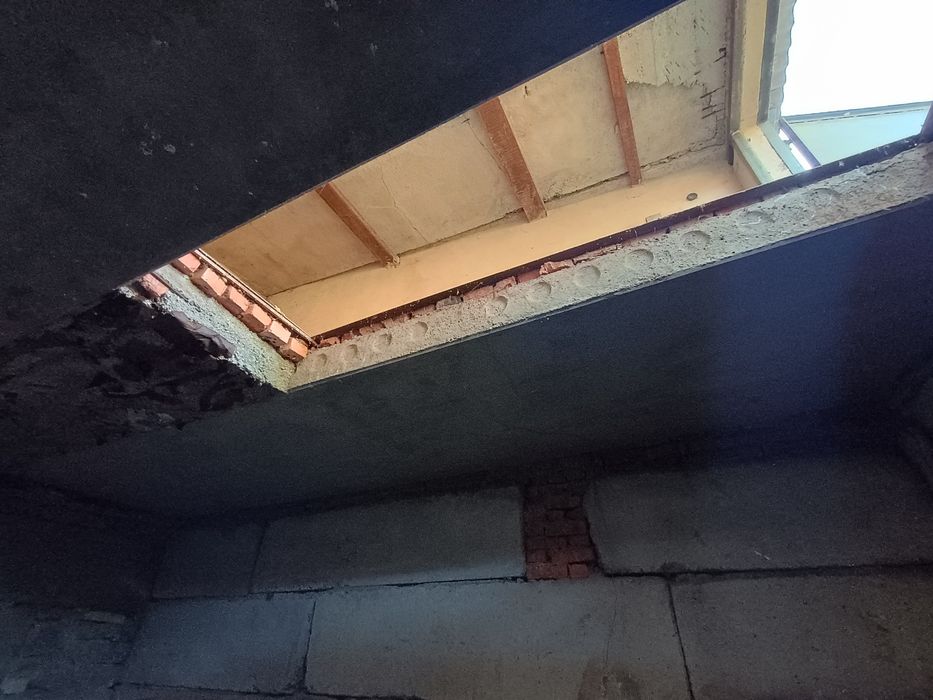 Капітальний гараж з червоної цегли