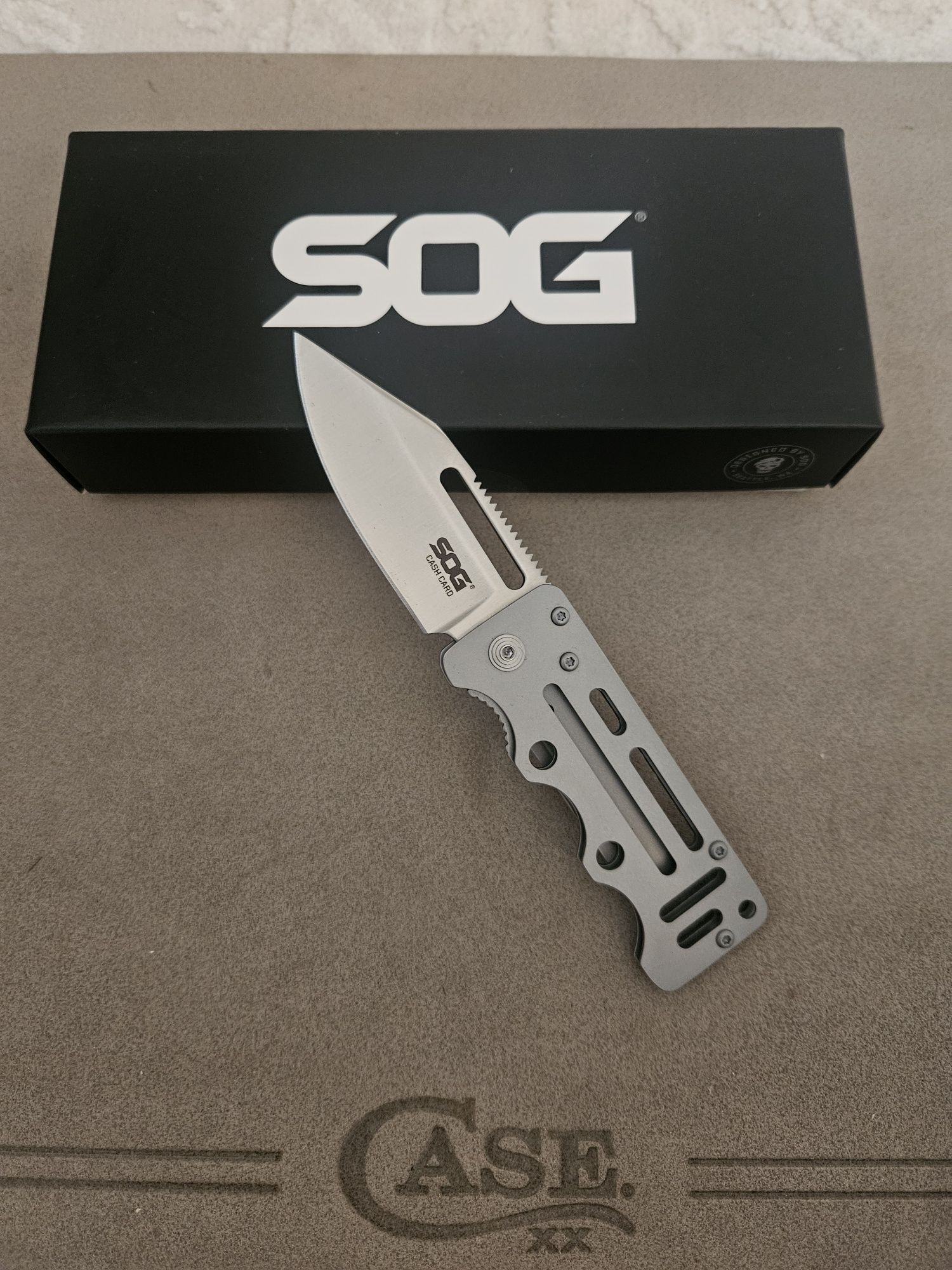 Sog Cash Card EZ1-BX, компактний ніж-затиск для грошей
