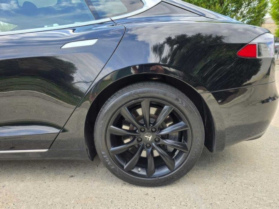 Tesla Model S 75D      2019