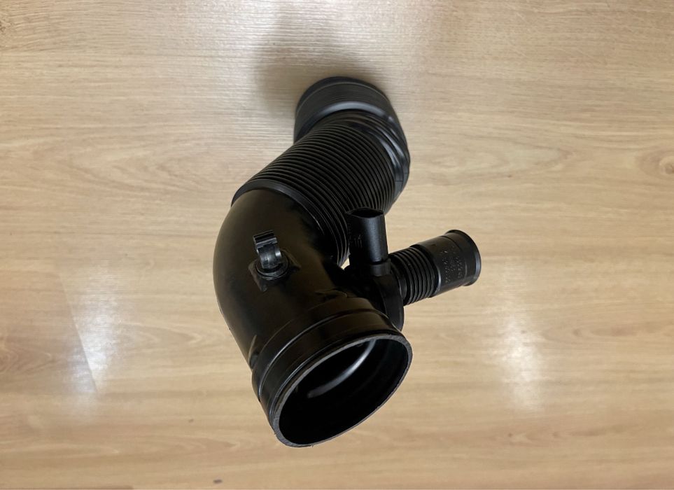 Патрубок Audi Seat Leon Toledo Skoda Volkswagen Bora, Golf новий