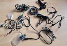 12 akcesoriów elektronicznych kable, słuchawki, mikrofon, przejściówki