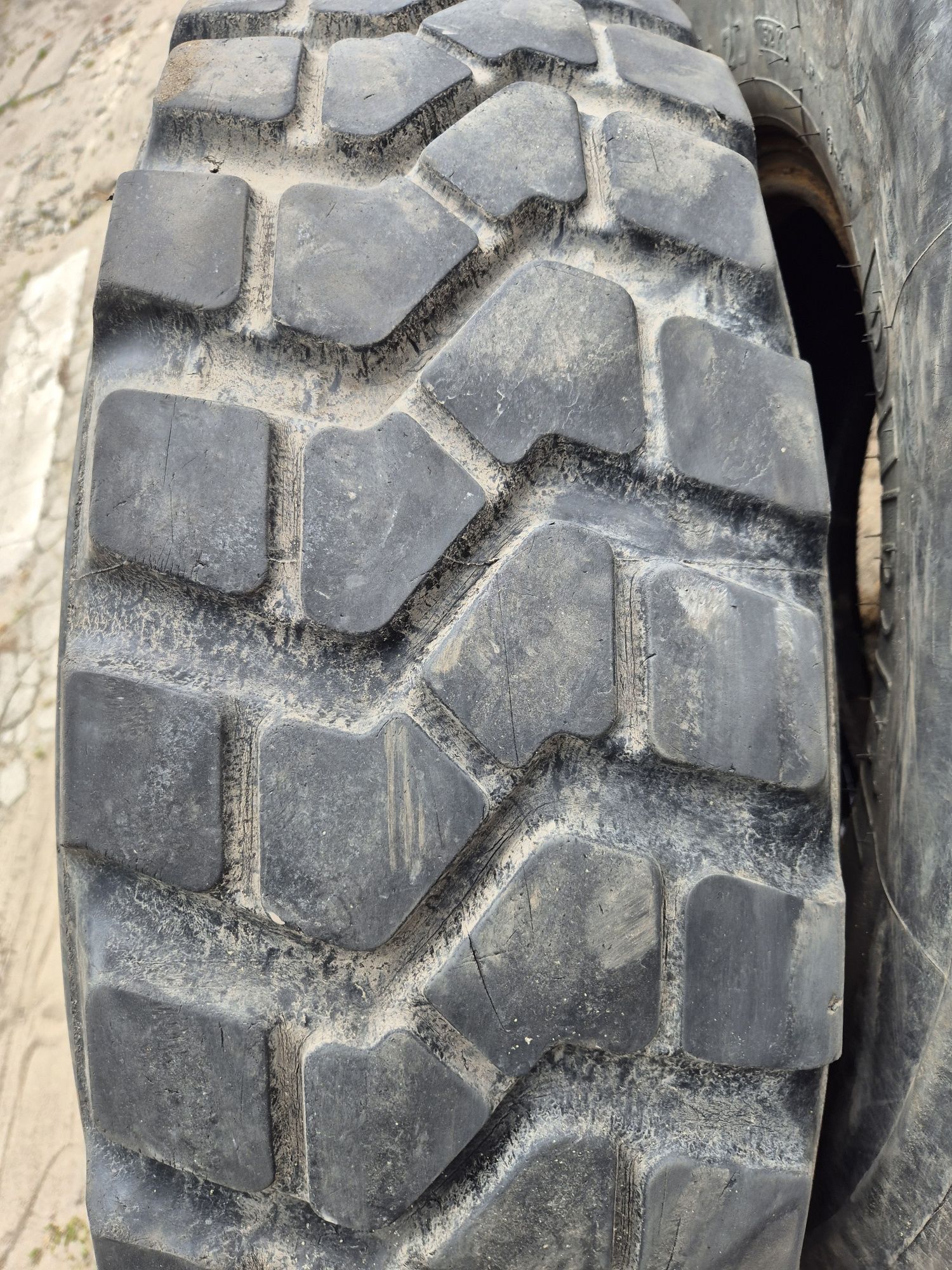Opony 365/80r20  365/80-20