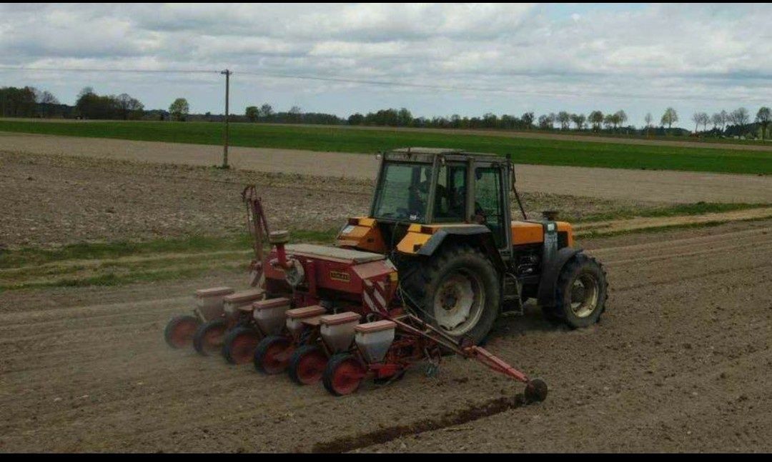 Siewnik do kukurydzy Becker Aromat T 6 rzędów paszowóz Pronar