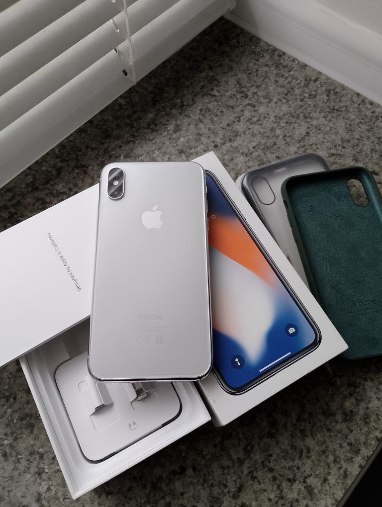Продам iPhone 10.64gb.
