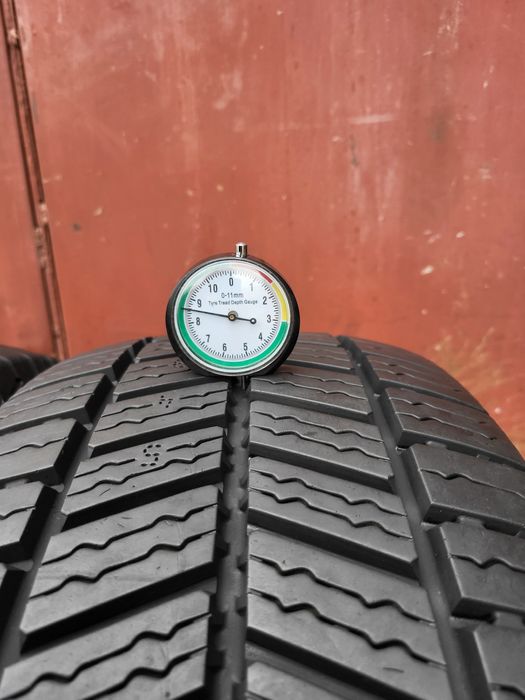 235/65/16C R16C Continental VanContact A/S Ultra 4шт ціна за 1шт шини