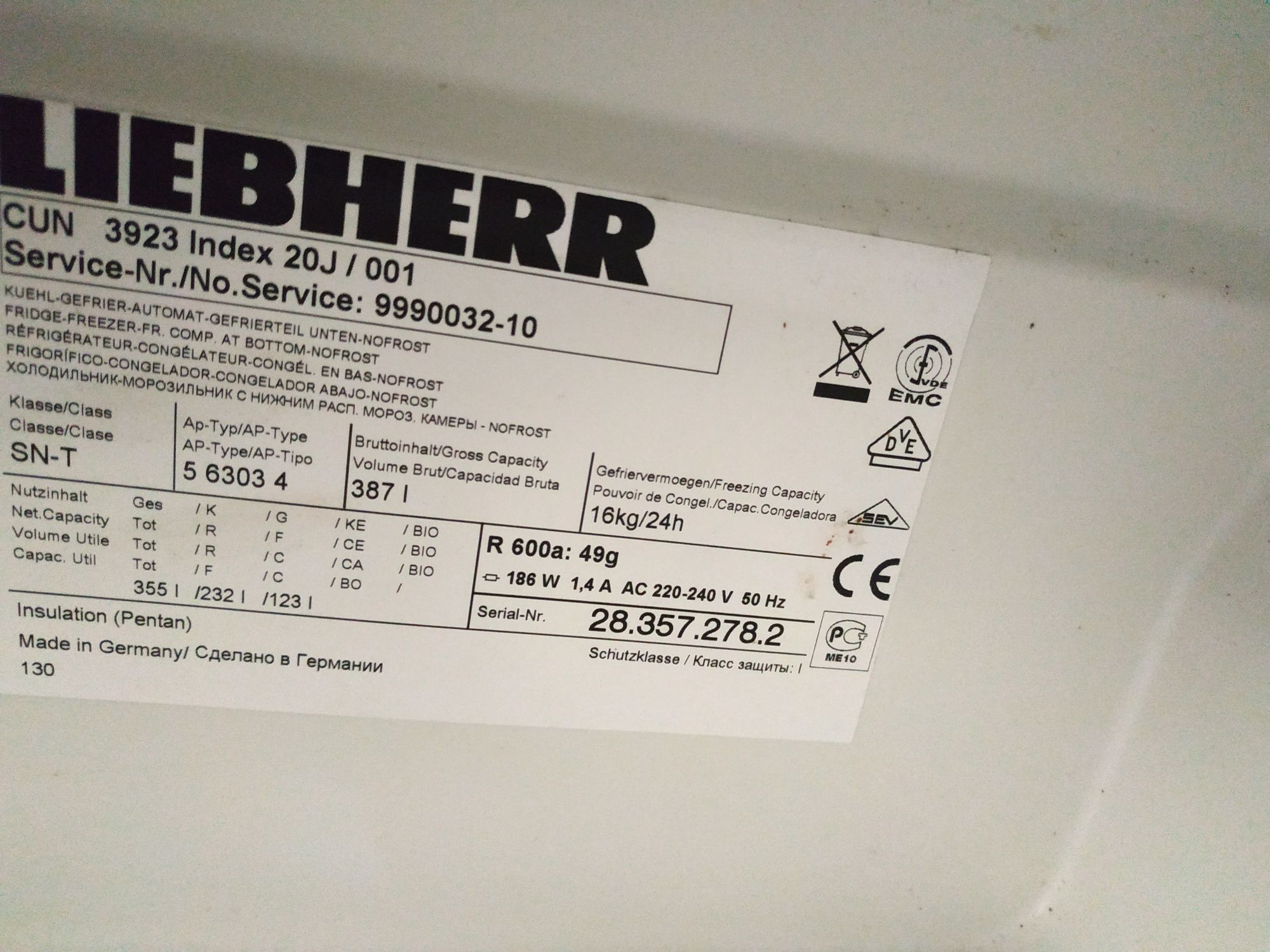 Холодильник  Liebherr CUN3923