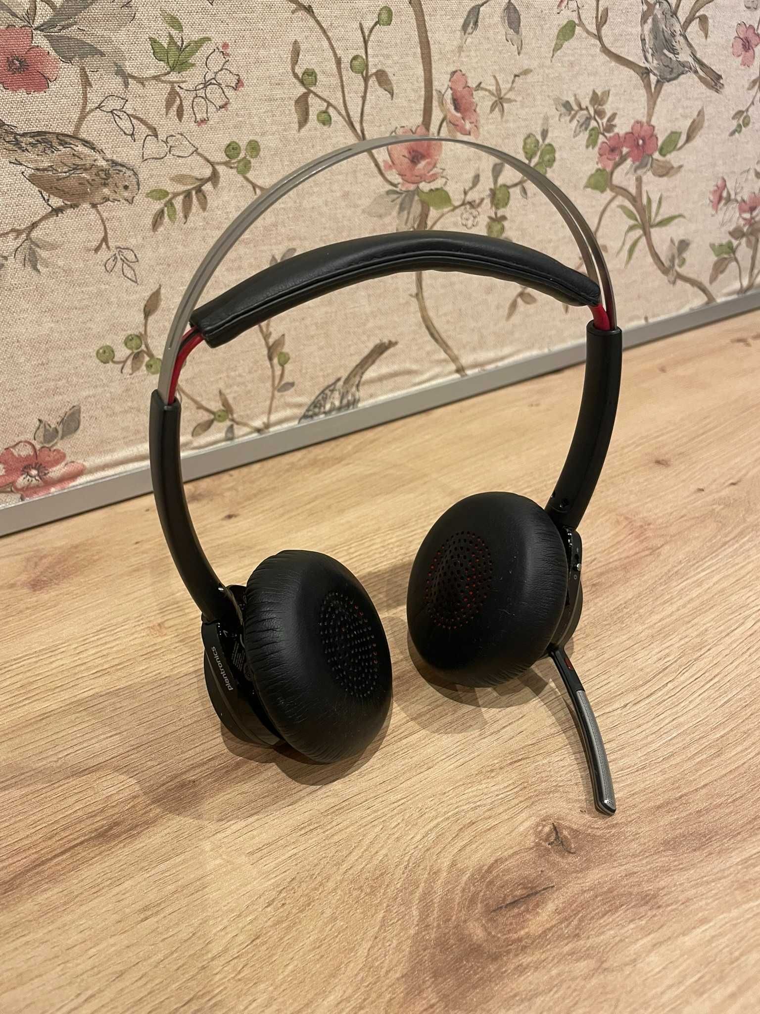Auscultadores Plantronics Bluetooth com cancelamento de ruído