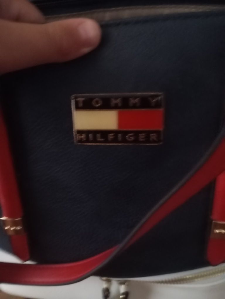 Mala Tommy Hilfiger (em boas condições)